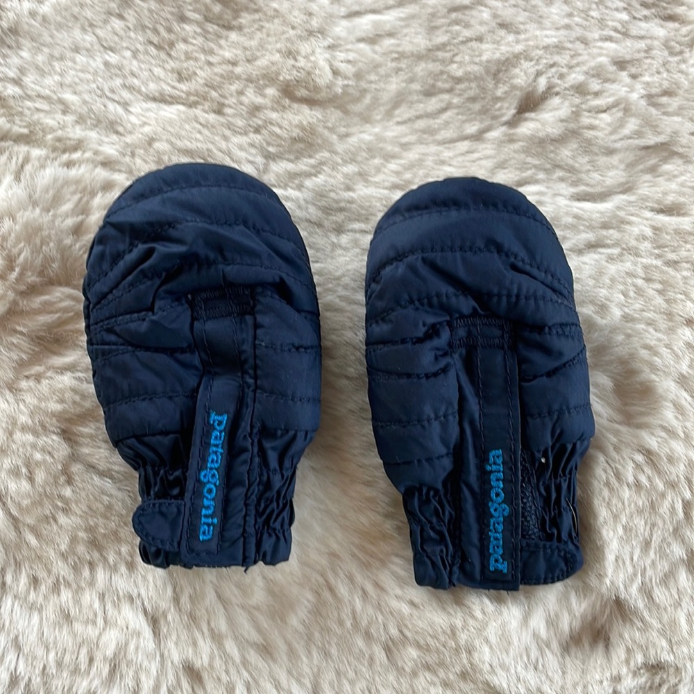 Patagonia baby puff mittens -fleece lined - like new